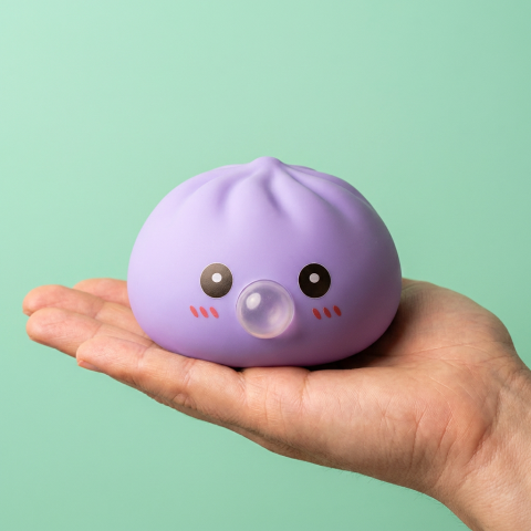 Big Dumpling Squishy Morski Błękit w dłoni — porównanie rozmiaru