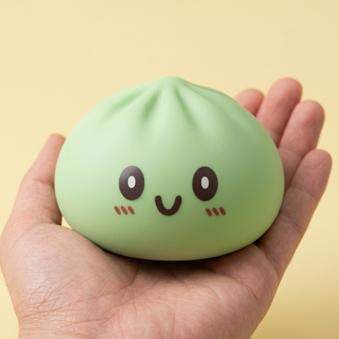 Squishy Dumpling Zielony XXL Jumbo w dłoni — porównanie rozmiaru