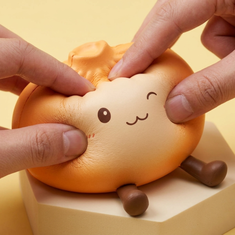 Giant Dumpling Squishy Pomarańczowy XXL efekt slow-rise w akcji