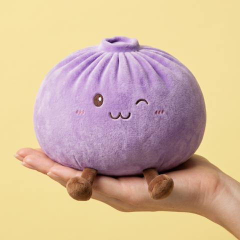 Giant Dumpling Squishy Fioletowy w dłoni — porównanie rozmiaru