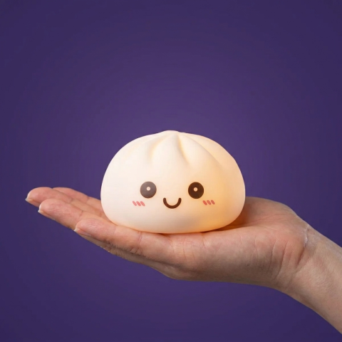 Dumpling Squishy Lampka Nocna Biały Księżyc w dłoni — porównanie rozmiaru