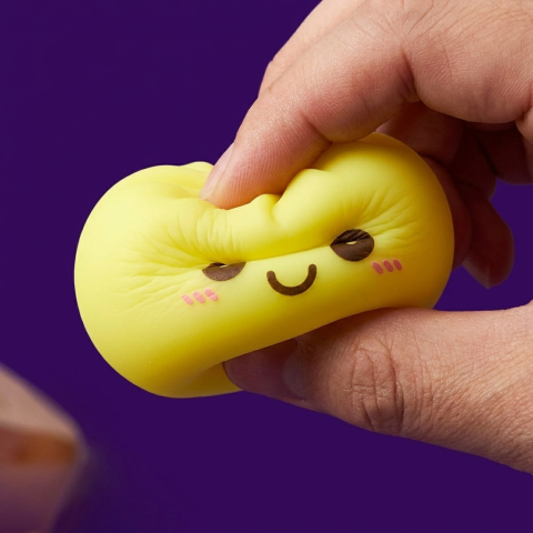Dumpling Squishy Lampka Nocna Słoneczny Żółty efekt slow-rise w akcji