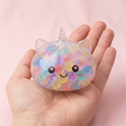 Squishy Dumpling Bubble Jednorożec Pastel w dłoni — porównanie rozmiaru