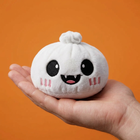 Ghost Dumpling Squishy Halloween Duszek w Blasku Księżyca w dłoni — porównanie rozmiaru